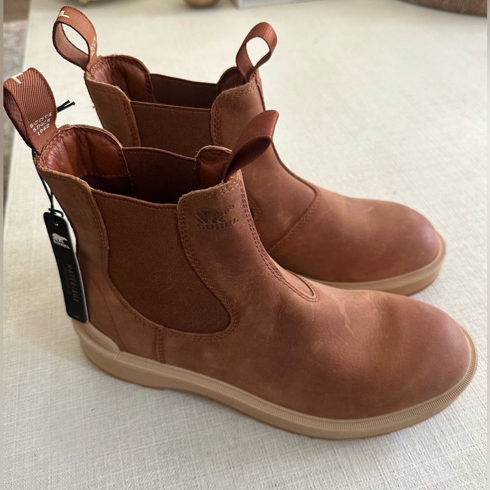 Sorel Hi-Line Chelsea Boot, women’s 9.5, Umber color NWT